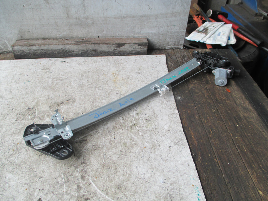 HONDA JAZZ MK4 2019 5 DOOR OSF DRIVER SIDE FRONT DOOR WINDOW REGULATOR MOTOR