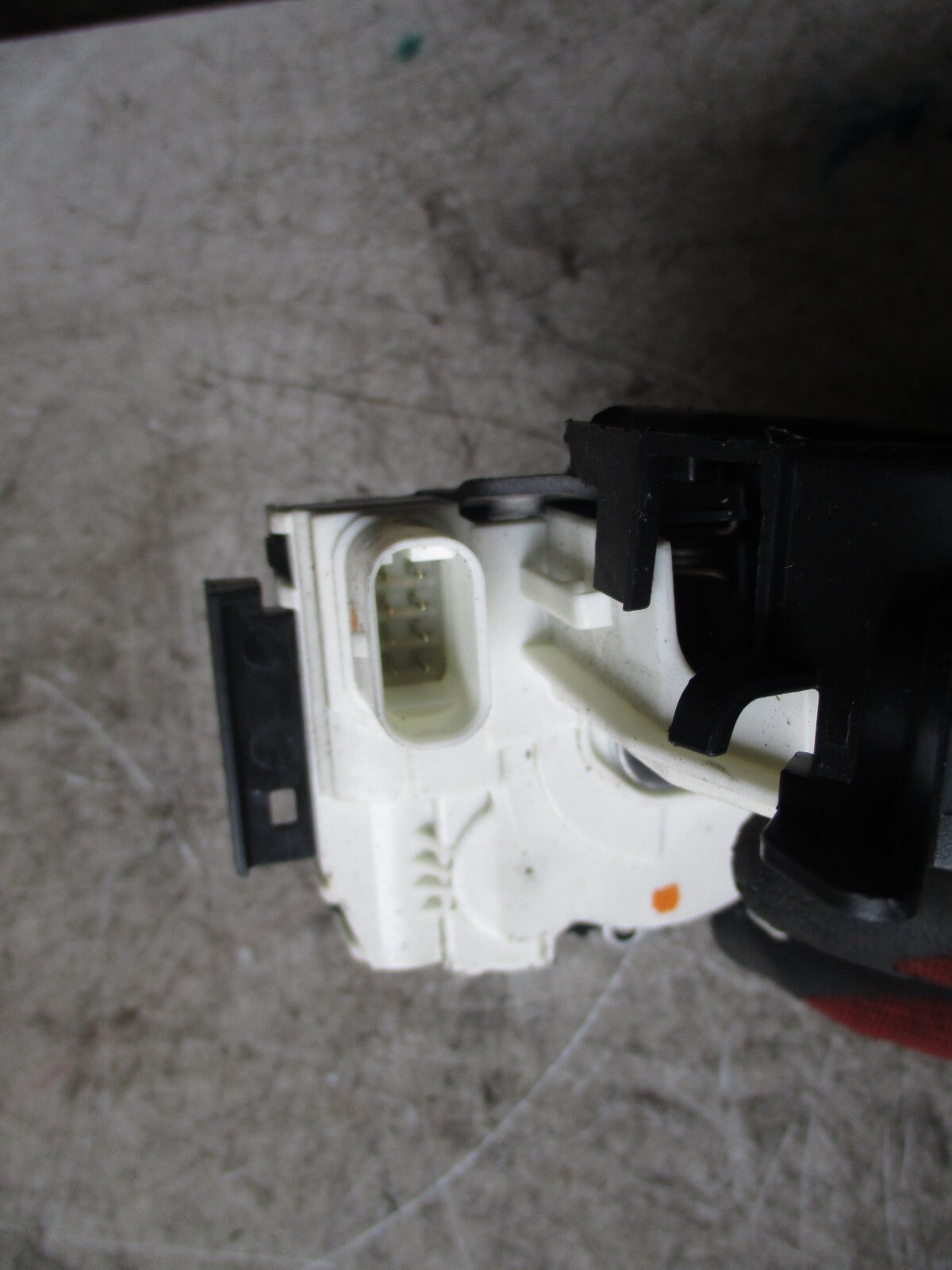 MERCEDES BENZ C CLASS W204 2014 OS DRIVER SIDE FRONT DOOR LOCK MECHANISM