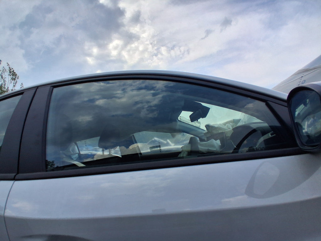PEUGEOT 208 MK2 2025 OSF DRIVER SIDE FRONT MAIN WINDOW GLASS