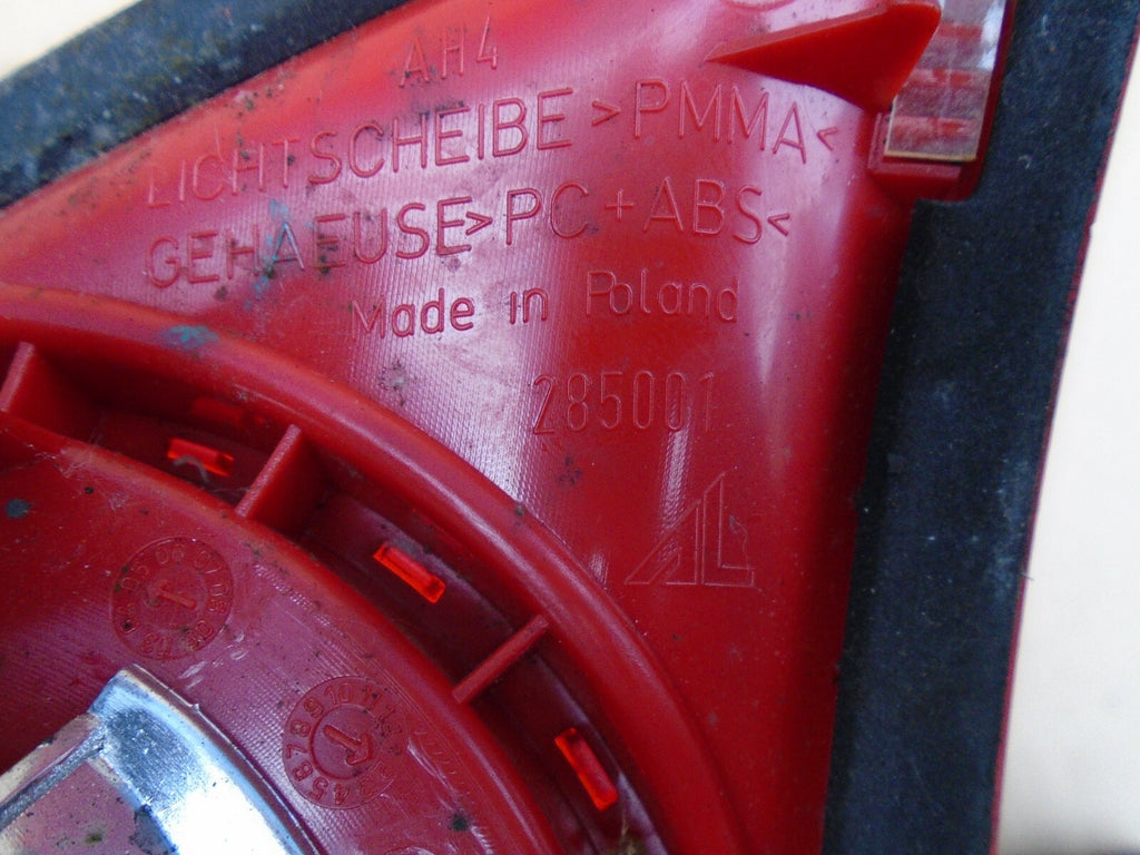 VW VOLKSWAGEN GOLF MK5 2005 NSR PASSENGER SIDE REAR INNER BRAKE LIGHT 285001