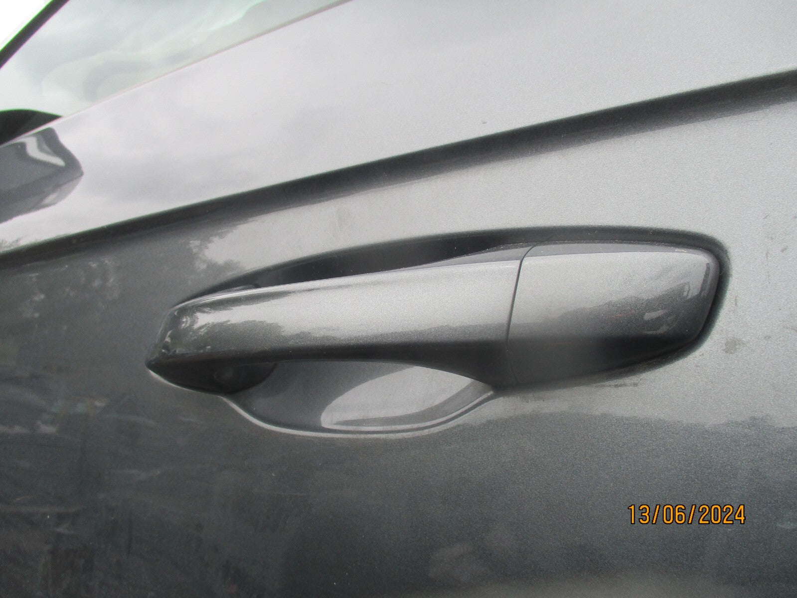 2020 VW VOLKSWAGEN T ROC NS PASSENGER FRONT EXTERIOR DOOR HANDLE GREY MET LR7H
