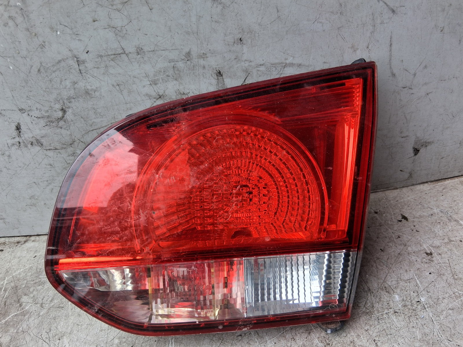 2011 VW VOLKSWAGEN GOLF MK6 OSR DRIVER SIDE REAR INNER TAIL LIGHT 5K0945094