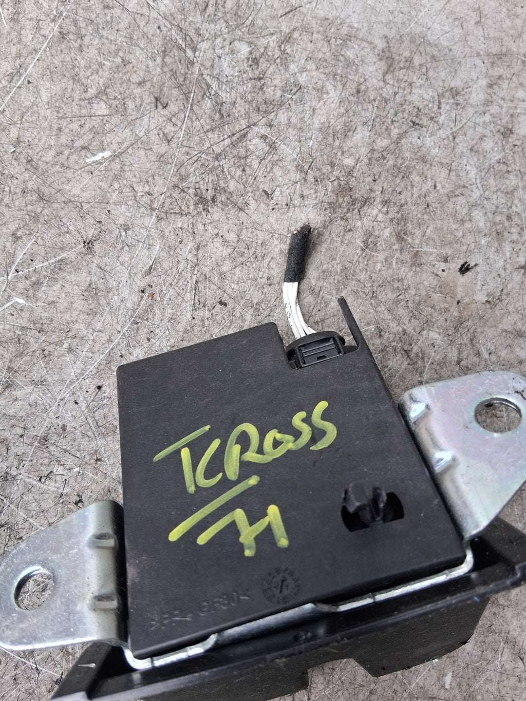 2021 VW VOLKSWEN T CROSS BOOT LID LOCK LATCH CATCH MECHANISM 8K0973704