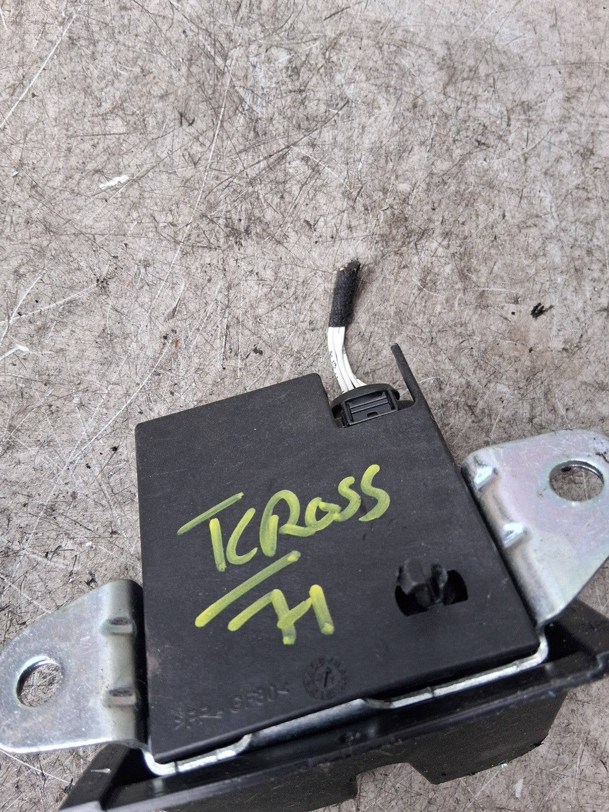 2021 VW VOLKSWEN T CROSS BOOT LID LOCK LATCH CATCH MECHANISM 8K0973704