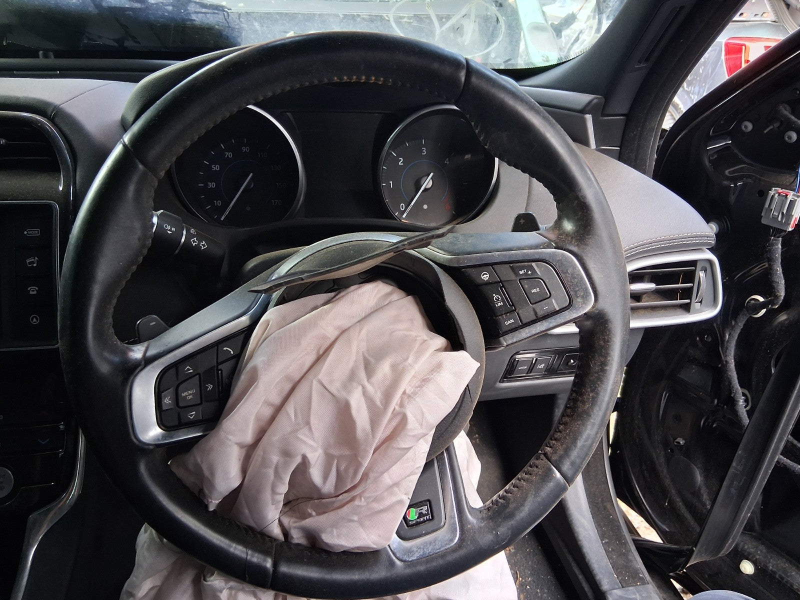 2017 JAGUAR XE R SPORT MULTIFUNCTIONAL STEERING WHEEL BLACK