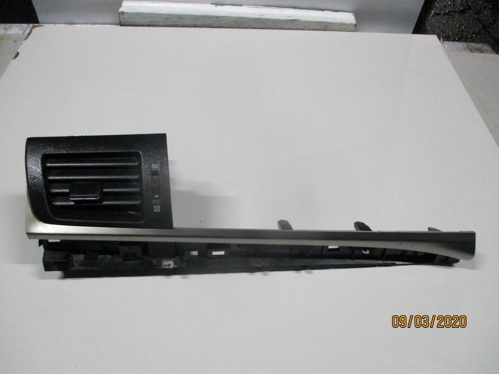 LEXUS CT 200h 2015 NS PASSENGER SIDE AIR VENT TRIM PANEL 55660-76020 55661-76040