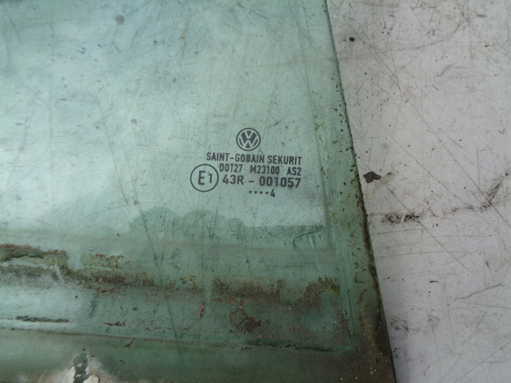 VW VOLKSWAGEN GOLF MK5 DRIVERS REAR QUARTER GLASS E143R001057