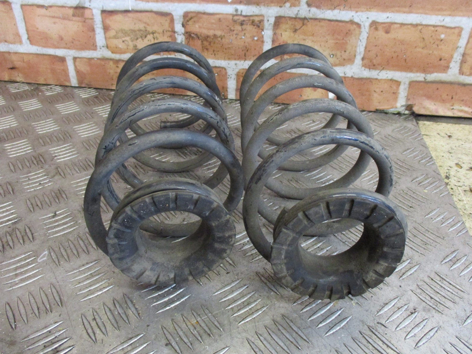 VAUXHALL CORSA E 2017 1.4 2 X PAIR REAR COIL SPRING SPRINGS SET