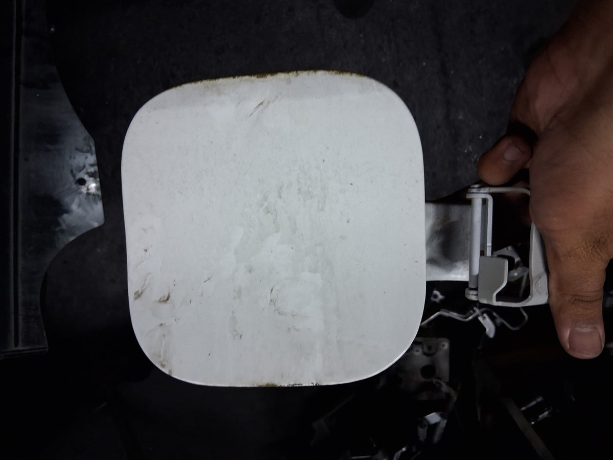 2022 SUZUKI VITARA MK4 FUEL FLAP LID COVER WHITE