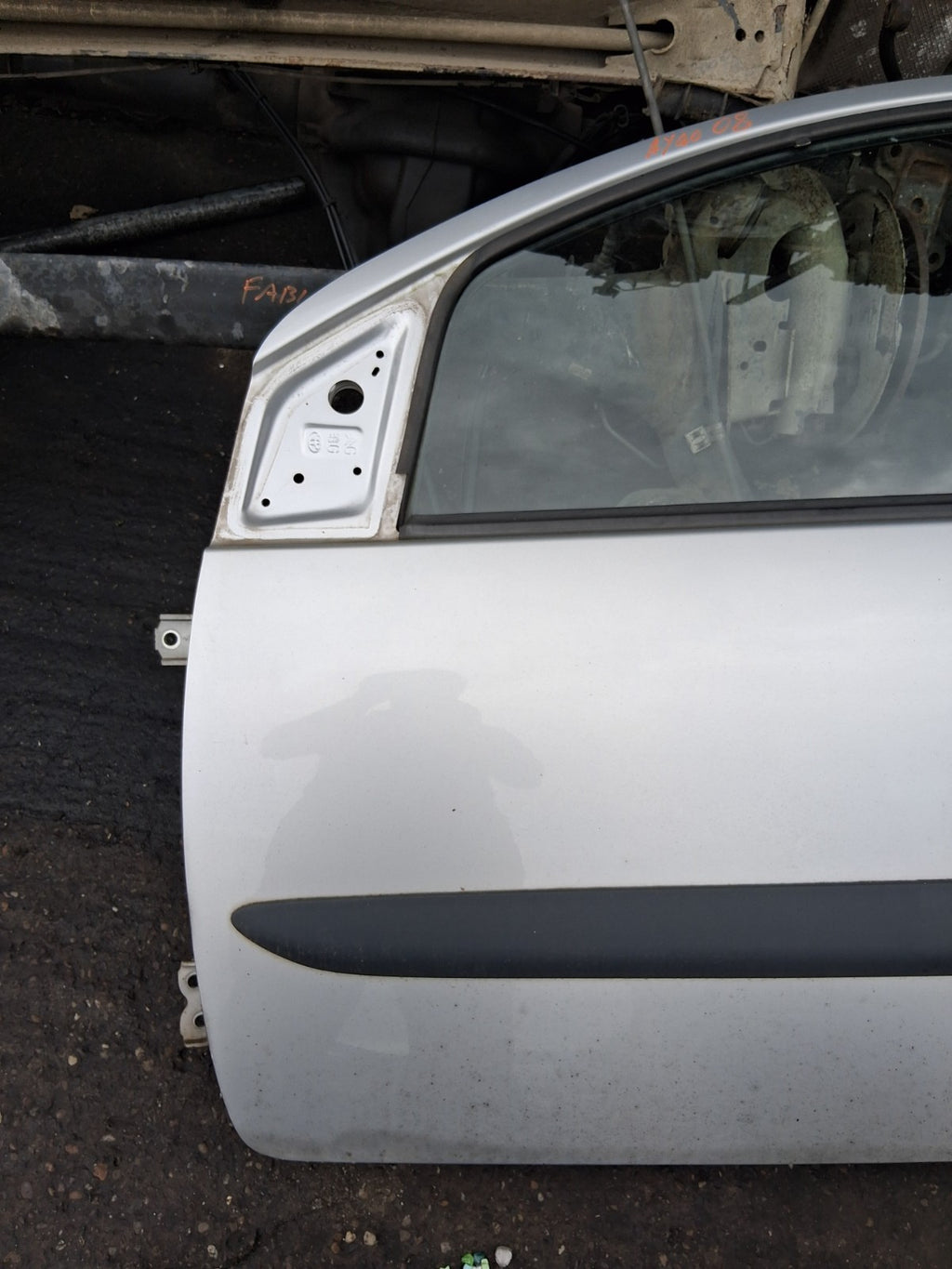 2008 TOYOTA AYGO MK1 3 DOOR NSF PASSENGER SIDE FRONT LEFT COMPLETE DOOR SILVER