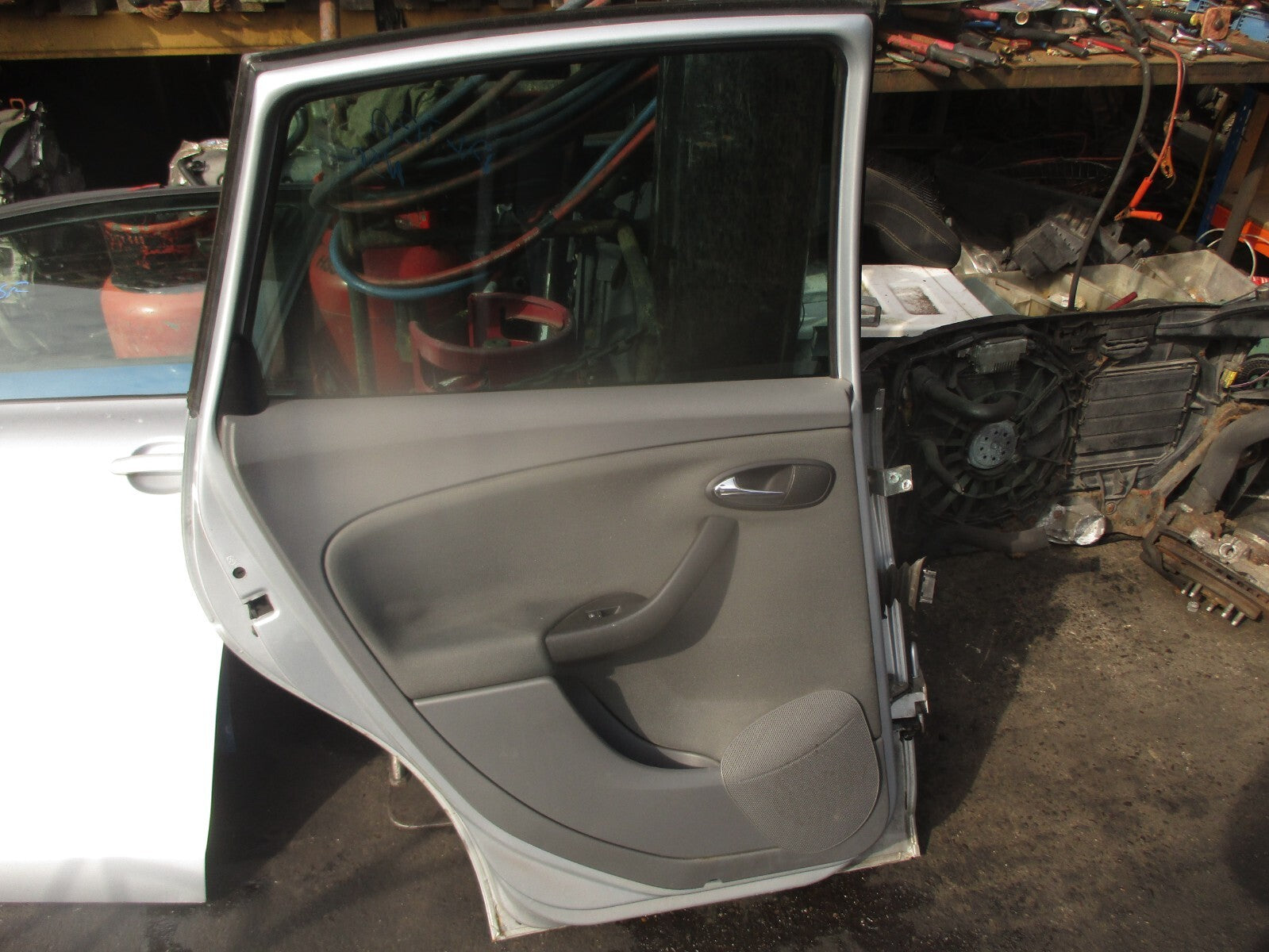 2004 SEAT ALTEA MK1 NSR PASSENGER SIDE REAR DOOR COMPLETE GREY