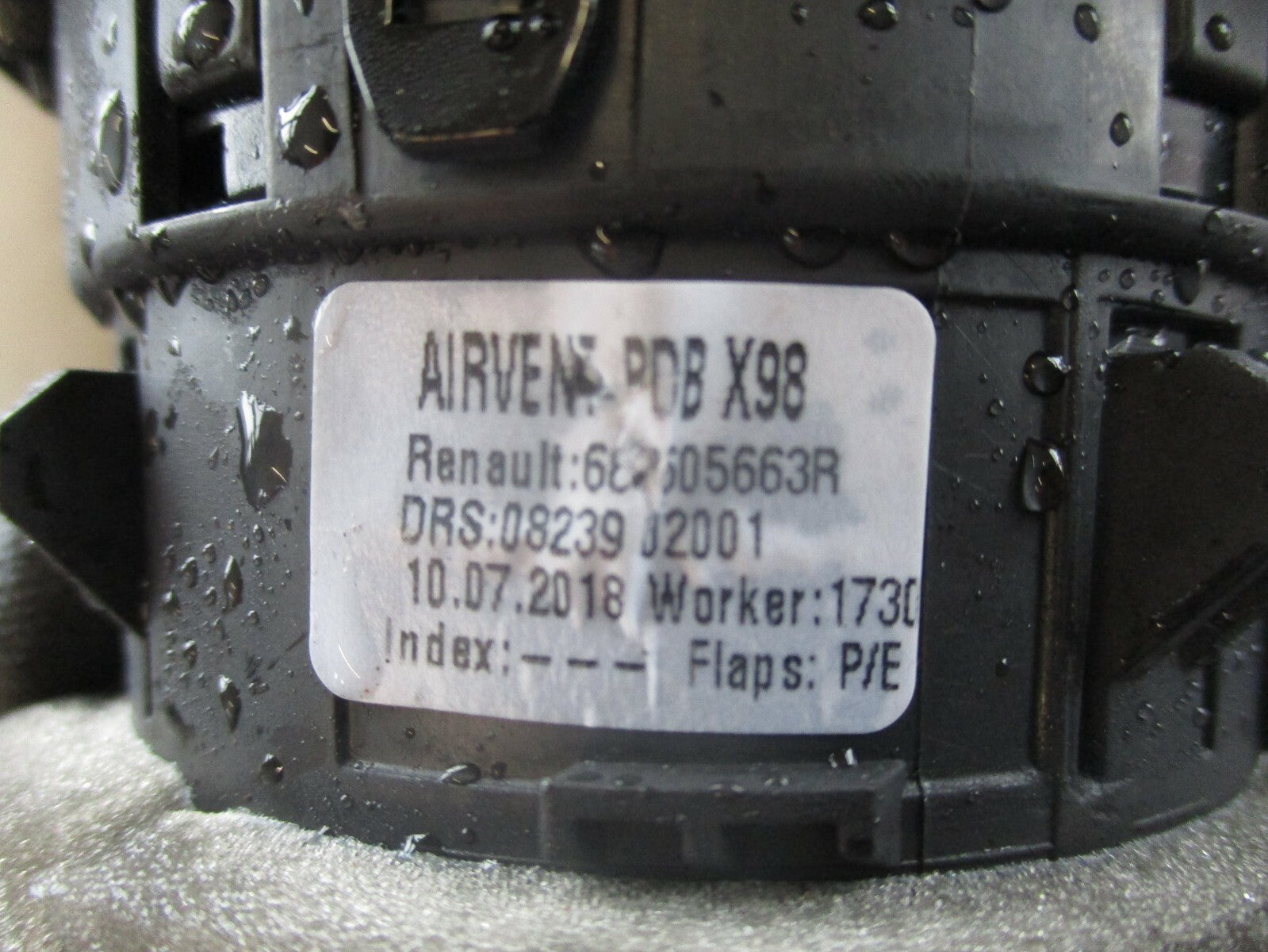 RENAULT CLIO X98 (MK4) NEAR OFF SIDE FRONT DASHBOARD AIR VENT 0823902001