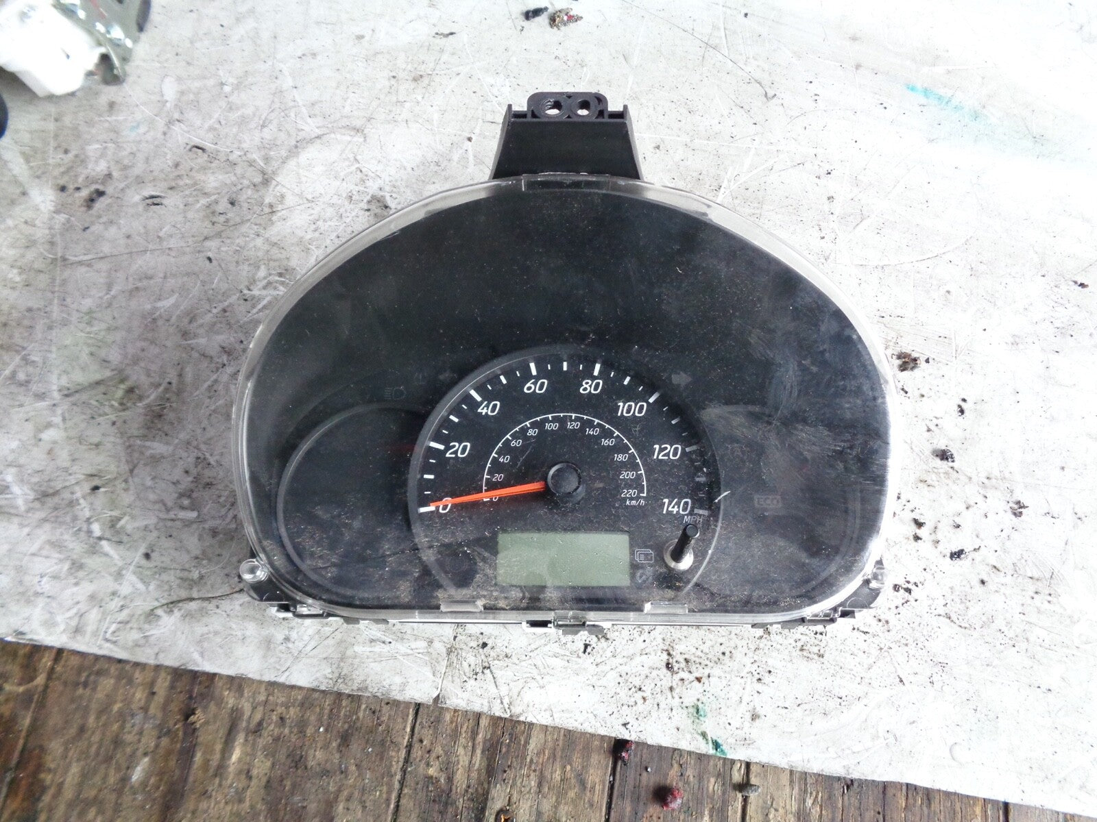MITSUBISHI MIRAGE 2015 MK6 1.2 PETROL SPEEDOMETER INSTRUMENT CLUSTER 8100C277