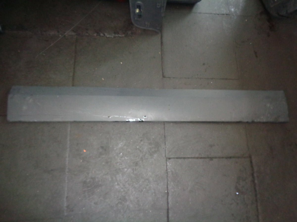 MERCEDES SPRINTER W906 MK2 DRIVERS SIDE FRONT MIDDLE MOULDING A9066901000