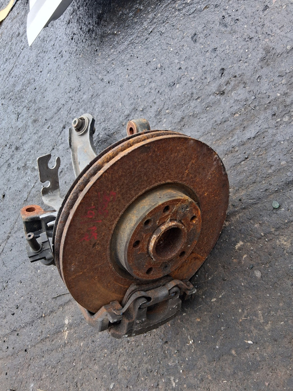 PEUGEOT 5008 MK2 2019 1.5 DIESEL NSF PASSENGER SIDE FRONT WHEEL HUB