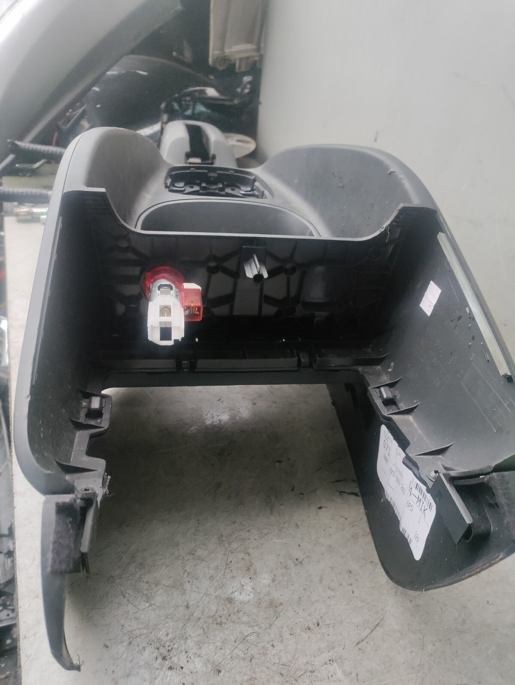 AUDI A1 8X 2015 3 DOOR CENTRE CONSOLE CUP HOLDER PLASTIC TRIM 8X0863240C