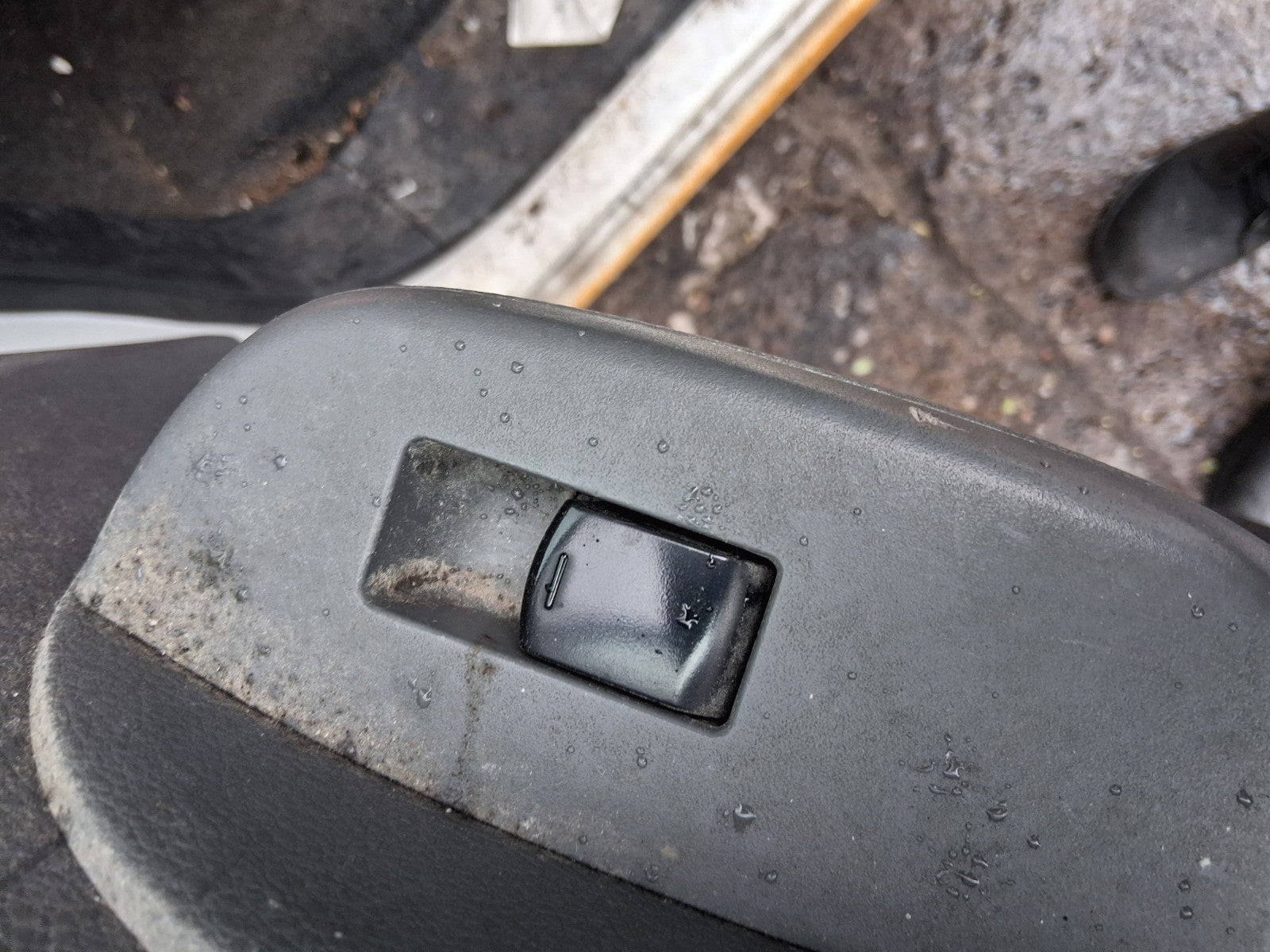 2018 NISSAN NV200 NSF PASSENGER SIDE FRONT LEFT WINDOW CONTROL SWITCH