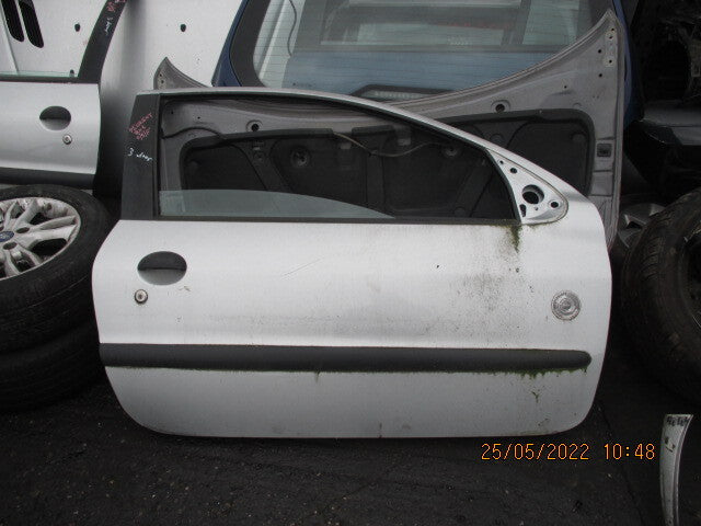 PEUGEOT 206 2005 3 DOOR OSF DRIVER SIDE COMPLETE DOOR SILVER