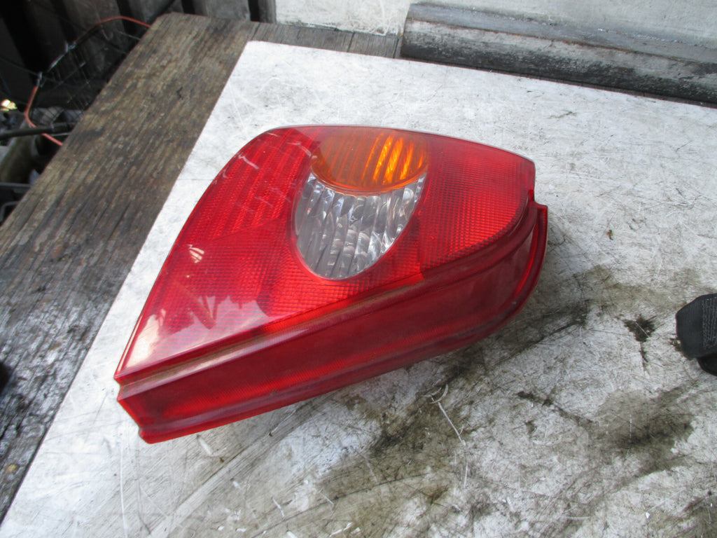 TOYOTA AVENSIS 1997 NSR PASSENGER SIDE REAR BRAKE TAIL LIGHT CLUSTER 23280102