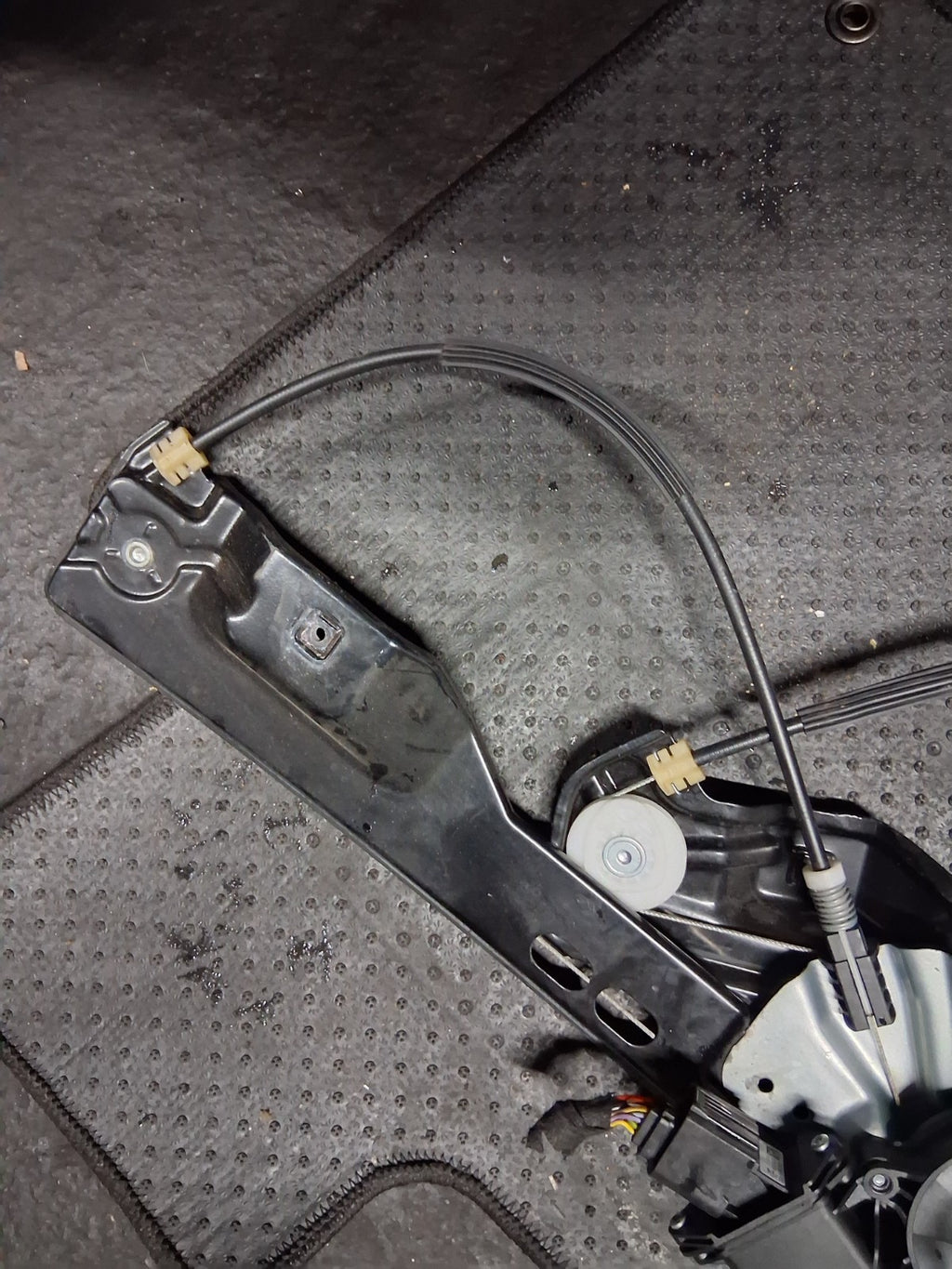 2018 VAUXHALL ZAFIRA C NSF PASSENGER SIDE FRONT WINDOW MOTOR REGULATOR 2095158