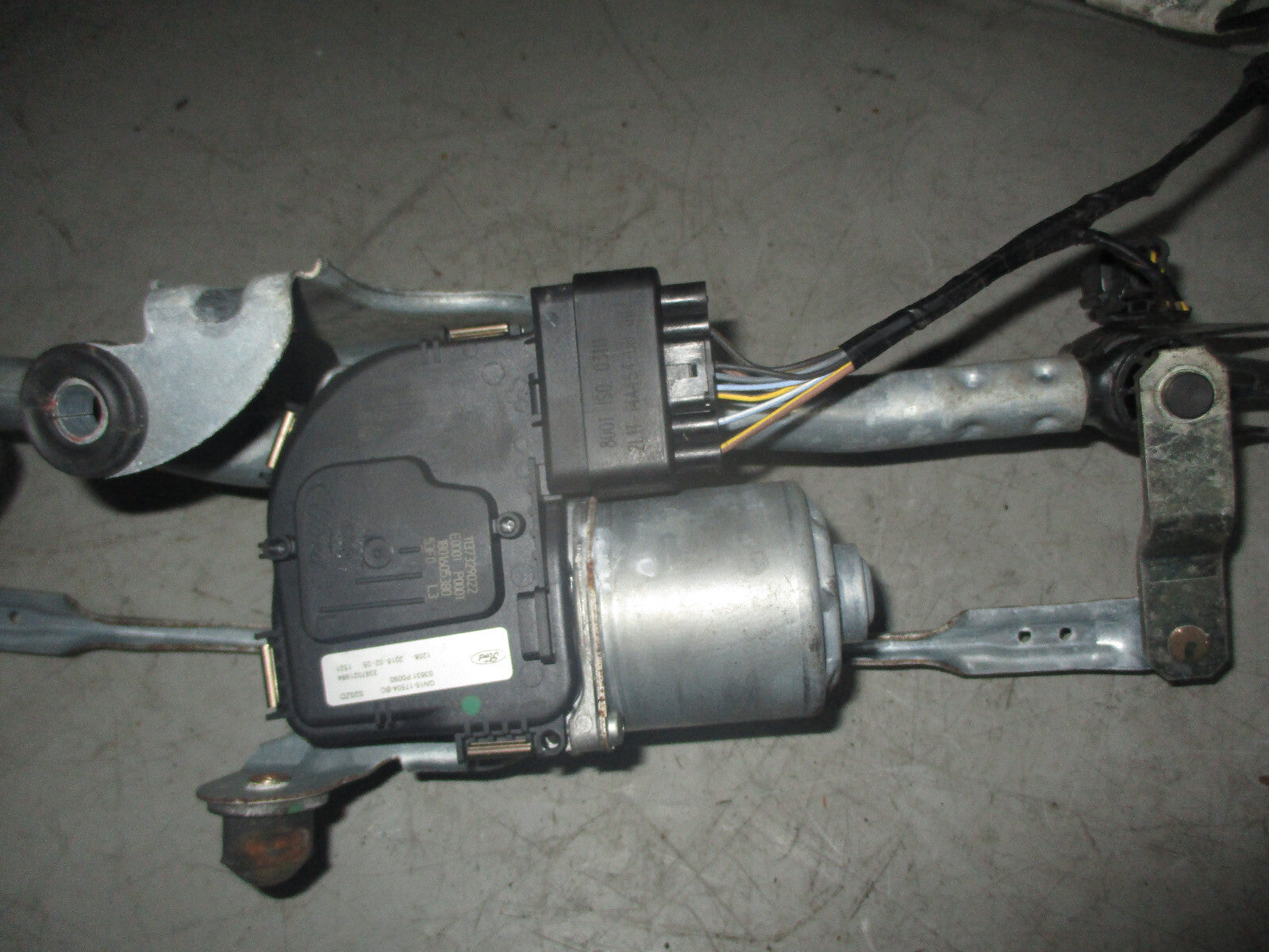 FORD ECOSPORT 2018 FRONT WIPER MOTOR & LINKAGES GN1517504BC