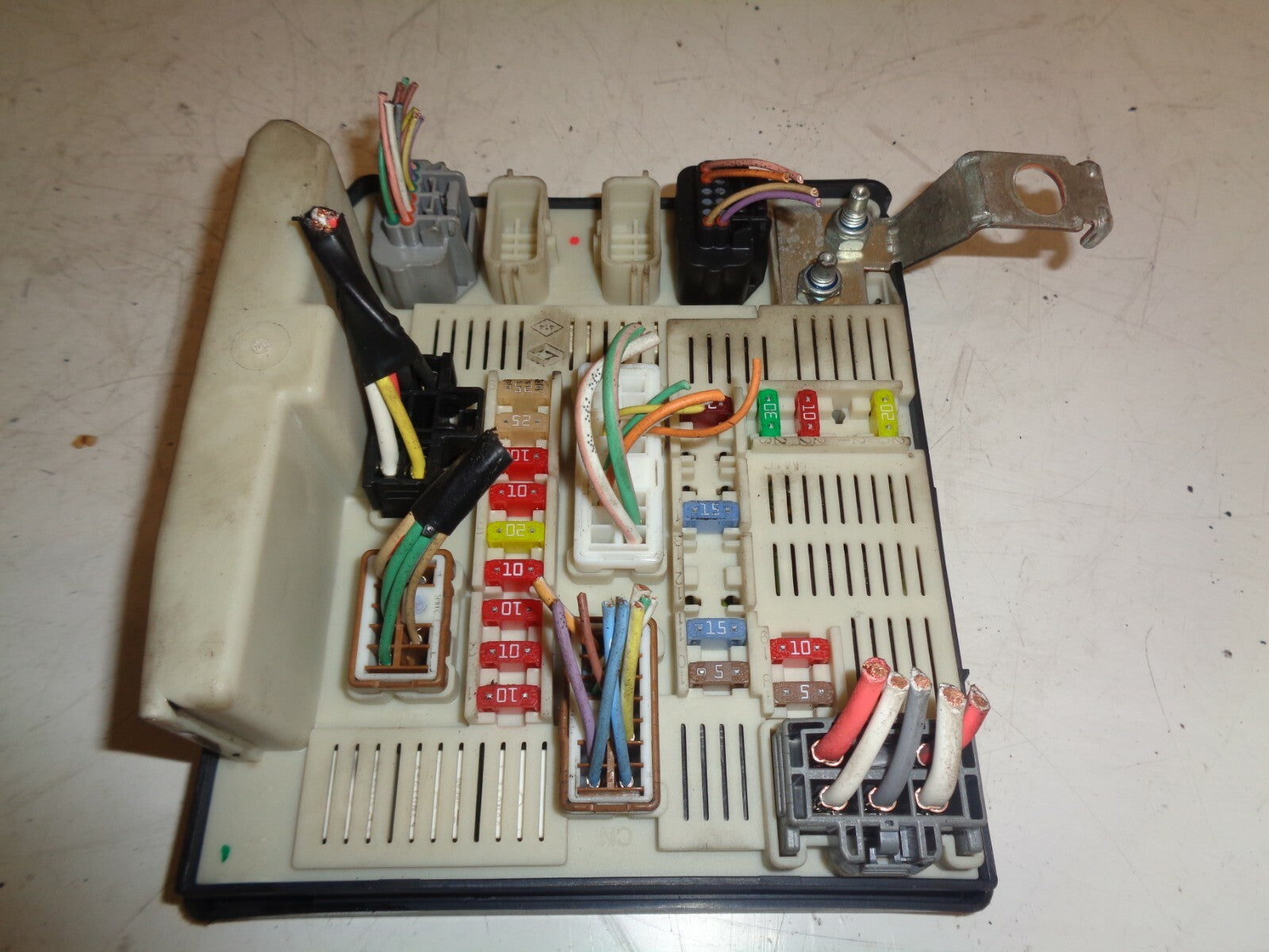 RENAULT MEGANE 2007 ENGINE BAY FUSE BOX 8200481866