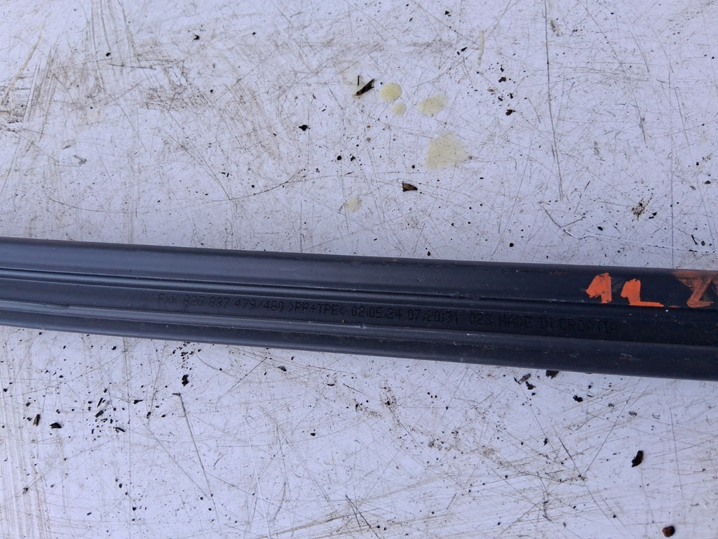 2024 AUDI A1 S LINE MK2 NSF PASSENGER SIDE FRONT GLASS TRIM APERTURE SEAL