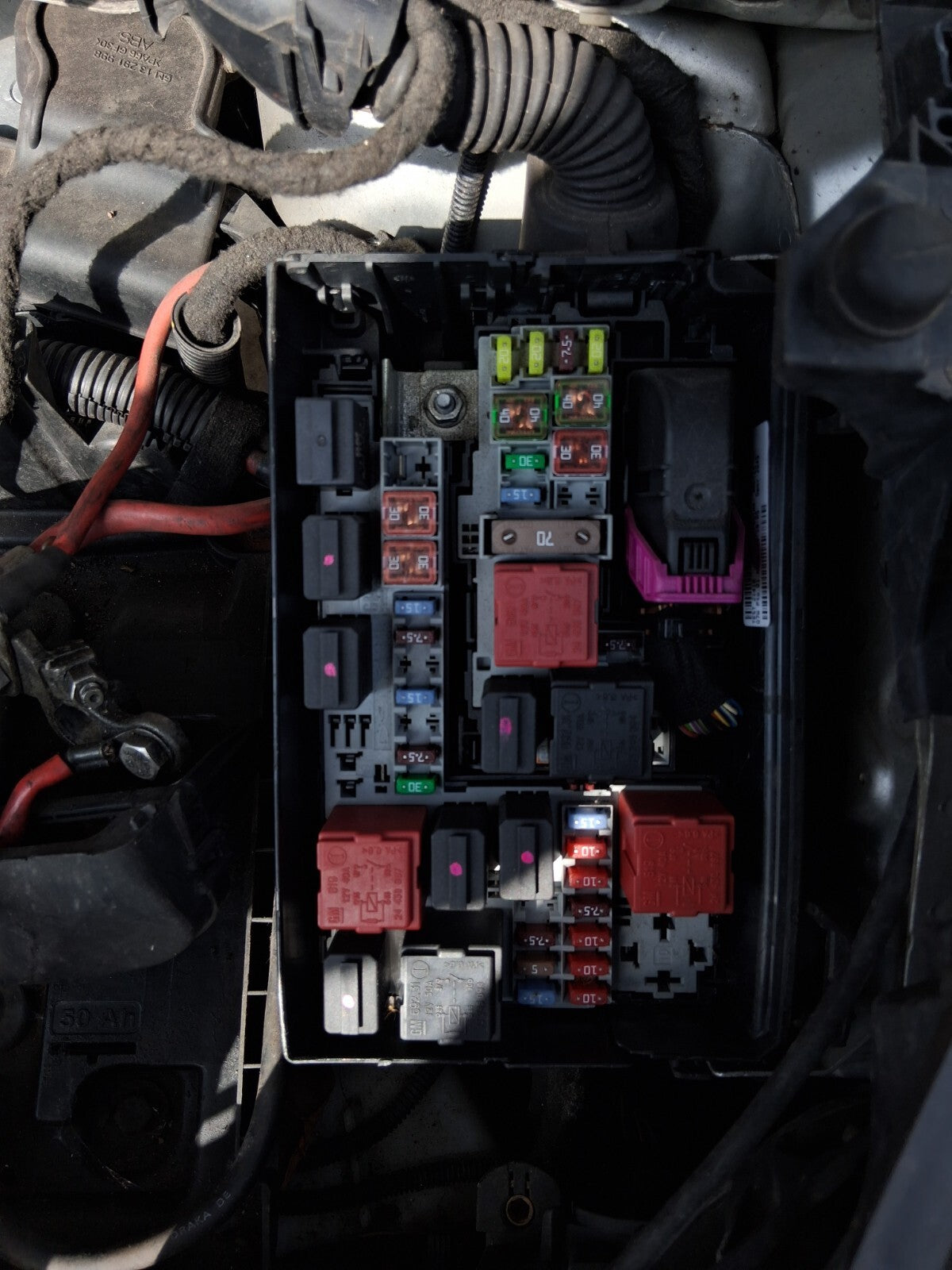 2009 VAUXHALL CORSA D FRONT FUSE RELAY BOX MODULE