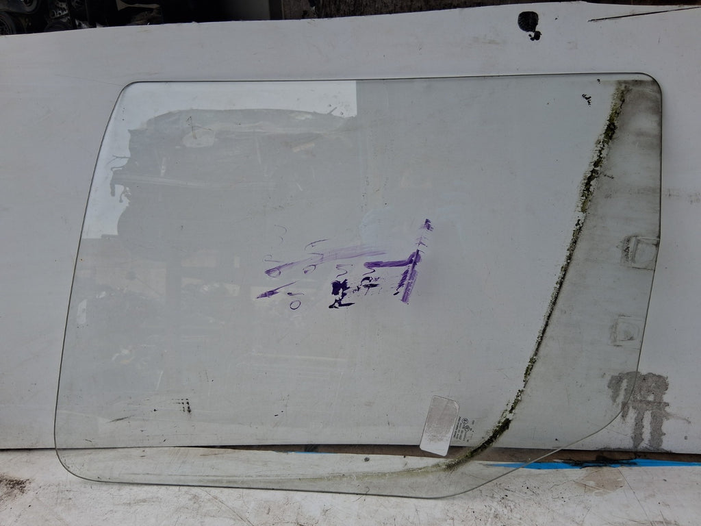 2010 MERCEDES BENZ SPRINTER W906 NSF PASSENGER SIDE FRONT LEFT WINDOW GLASS