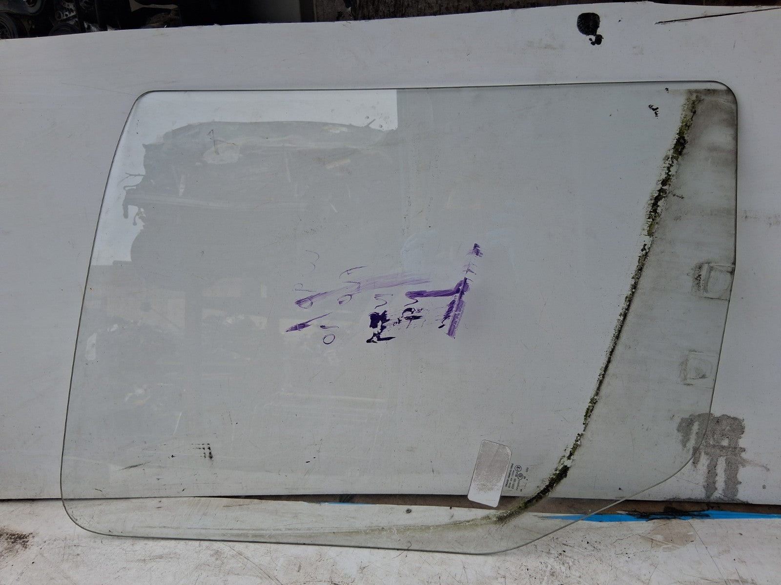 2010 MERCEDES BENZ SPRINTER W906 NSF PASSENGER SIDE FRONT LEFT WINDOW GLASS