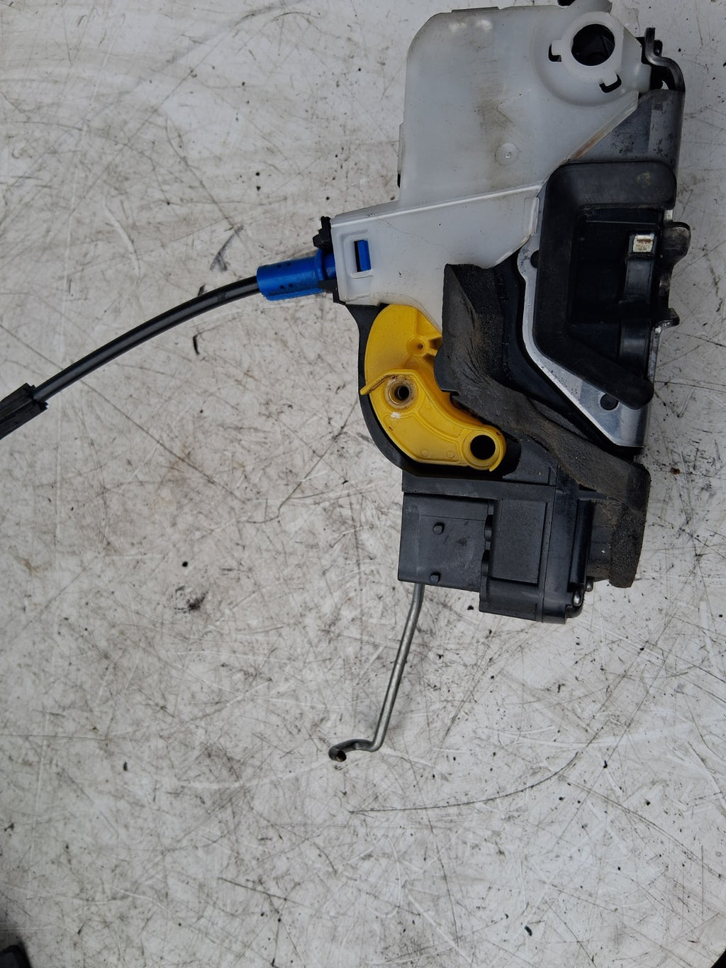 2013 VAUXHALL ASTRA J NSF PASSENGER SIDE FRONT LEFT DOOR LOCK MECHANISM 3023881