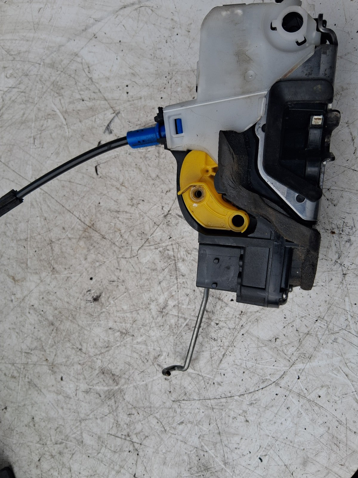 2013 VAUXHALL ASTRA J NSF PASSENGER SIDE FRONT LEFT DOOR LOCK MECHANISM 3023881