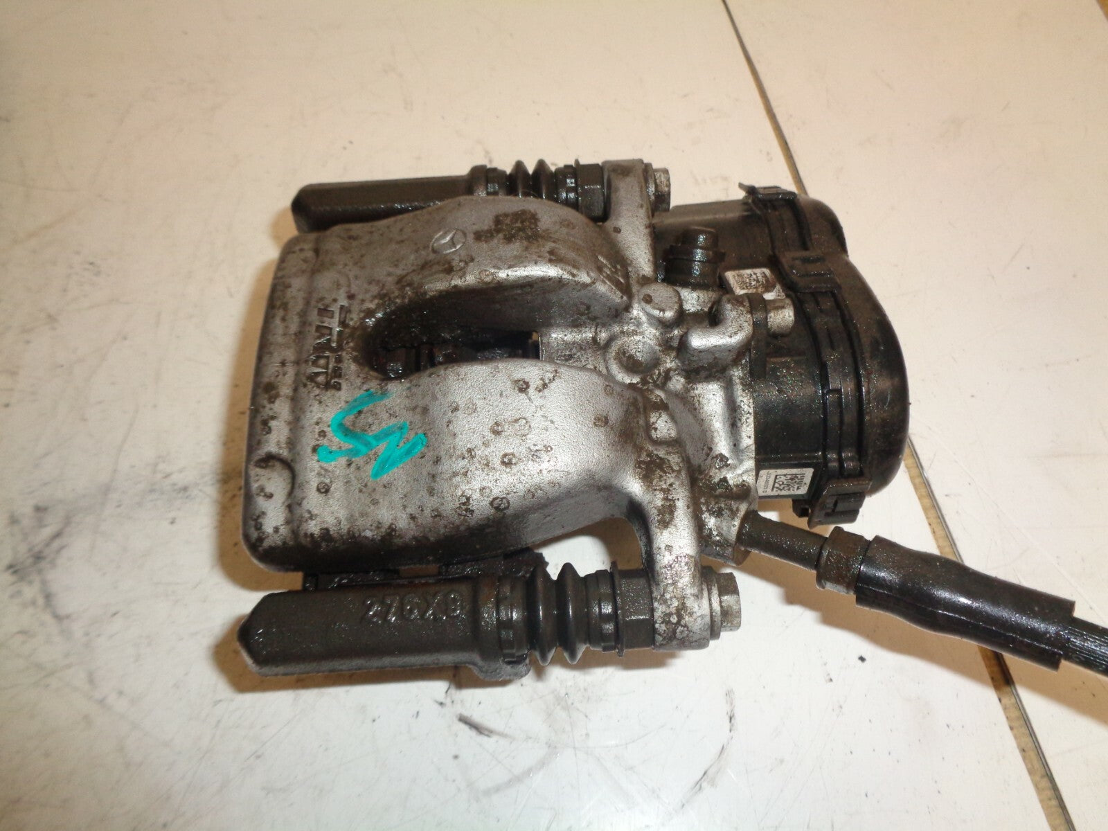 MERCEDES 2018 A CLASS W176 NSR PASSENGER SIDE REAR BRAKE CALIPER A2464232298