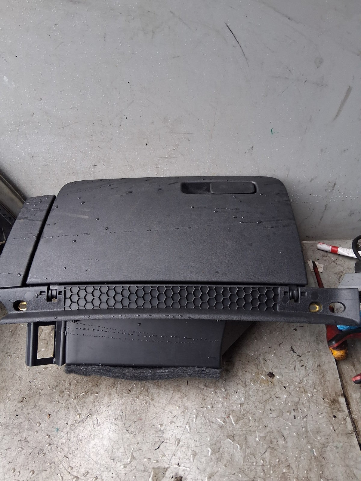 2015 AUDI A1 SIDE FRONT STORAGE COMPARTMENT GLOVEBOX 8X2857035A