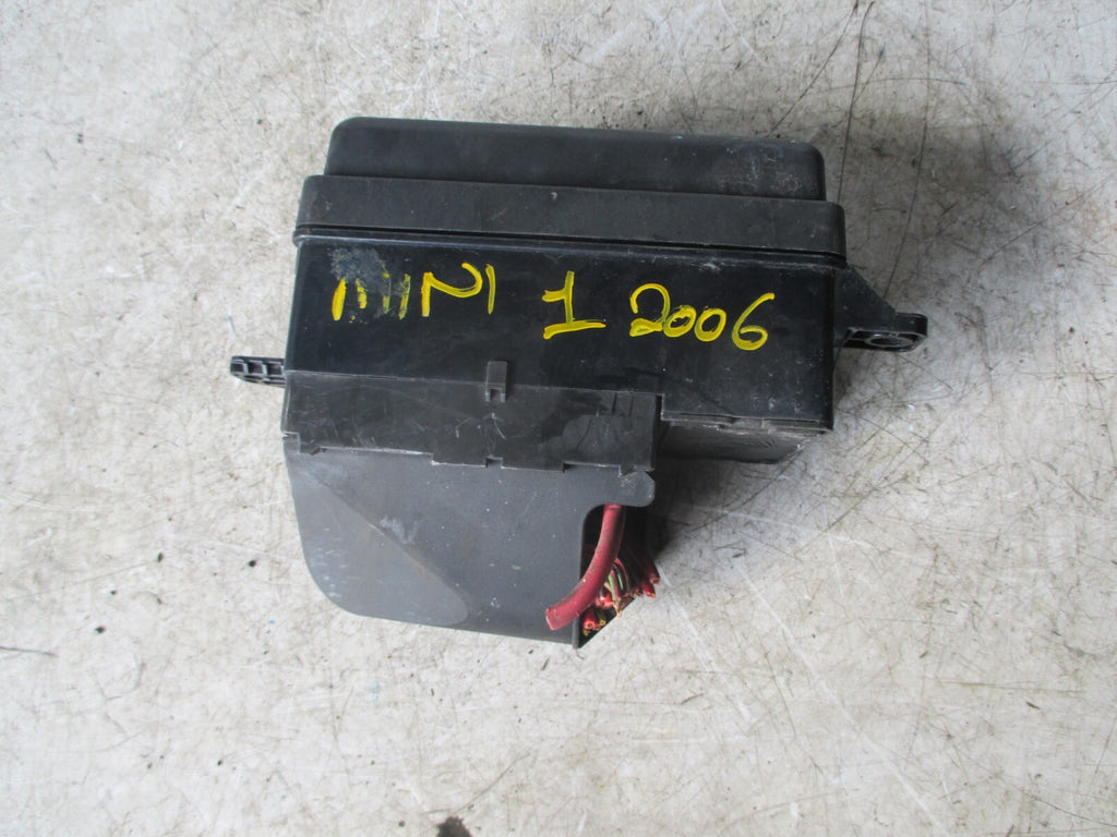 BMW MINI ONE R50 2005 ENGINE BAY UNDER BONNET FUSE BOX 690660405