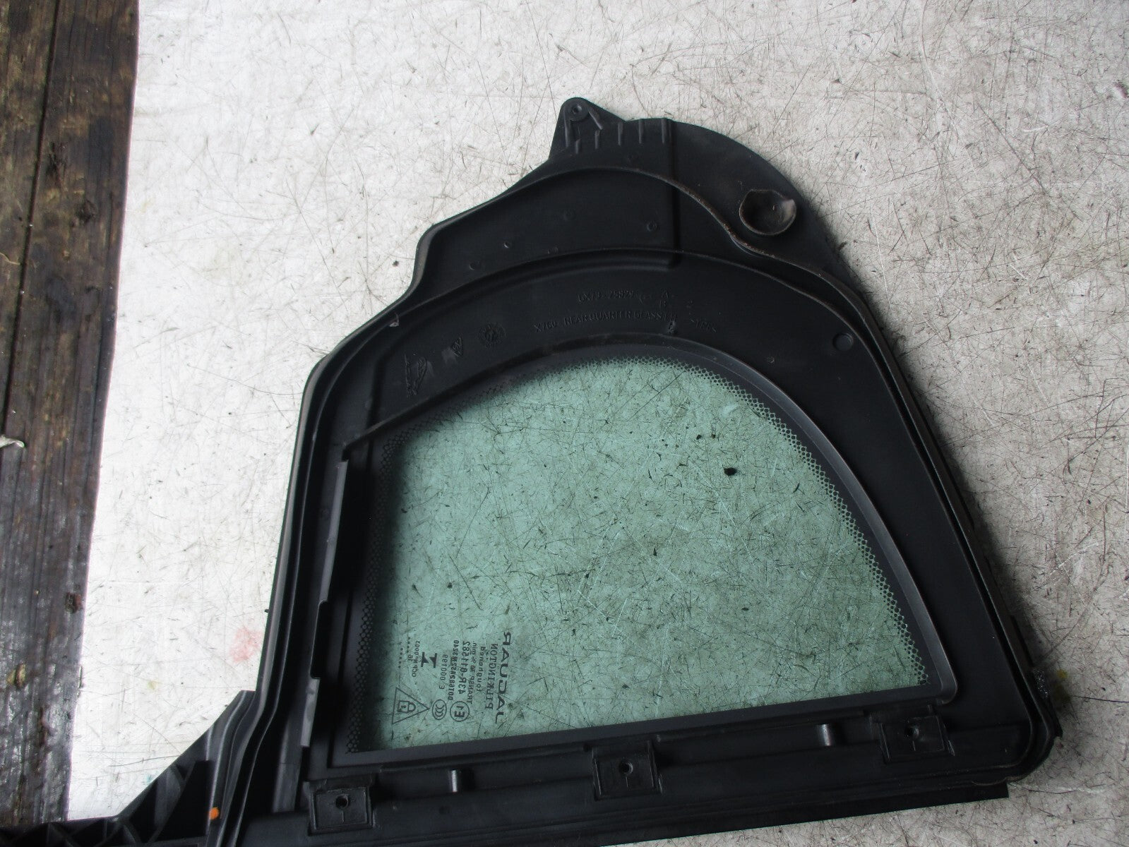 JAGUAR XE 2017 NSR PASSENGER SIDE REAR DOOR QUARTER WINDOW GLASS