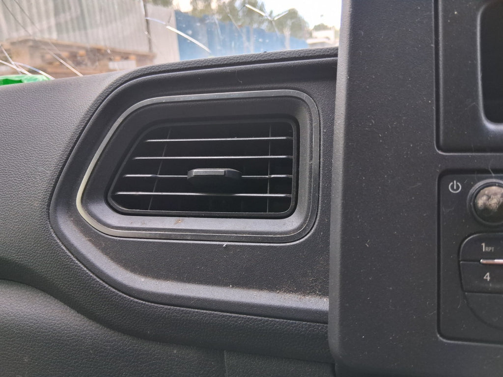 2024 RENAULT MASTER MK3 NS PASSENGER SIDE MIDDLE DASH AIR VENT