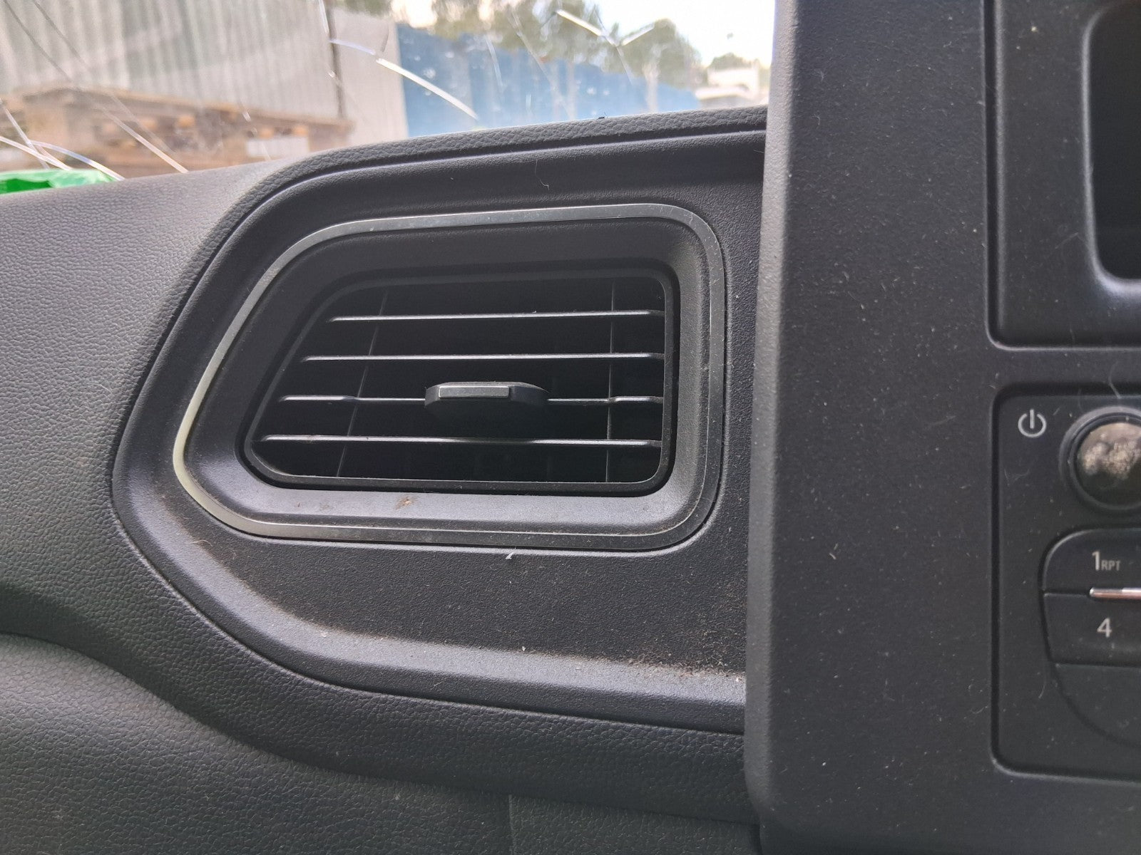 2024 RENAULT MASTER MK3 NS PASSENGER SIDE MIDDLE DASH AIR VENT