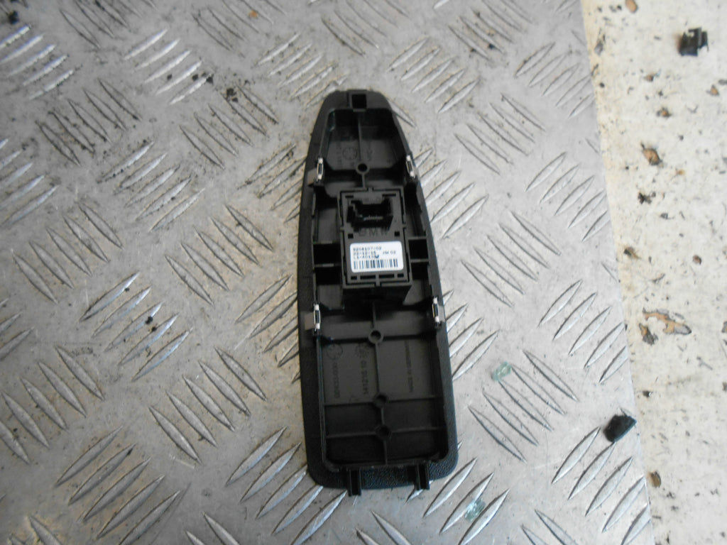 BMW 1 SERIES F20 2016 SINGLE WINDOW SWITCH AND PLASTIC TRIM 9208107-02