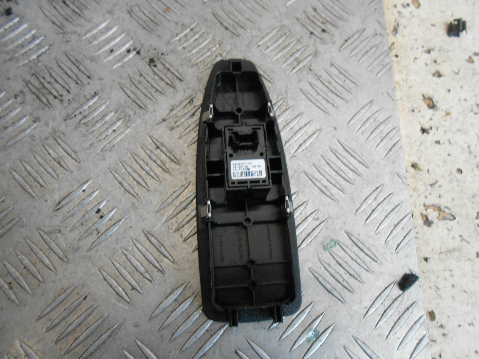 BMW 1 SERIES F20 2016 SINGLE WINDOW SWITCH AND PLASTIC TRIM 9208107-02