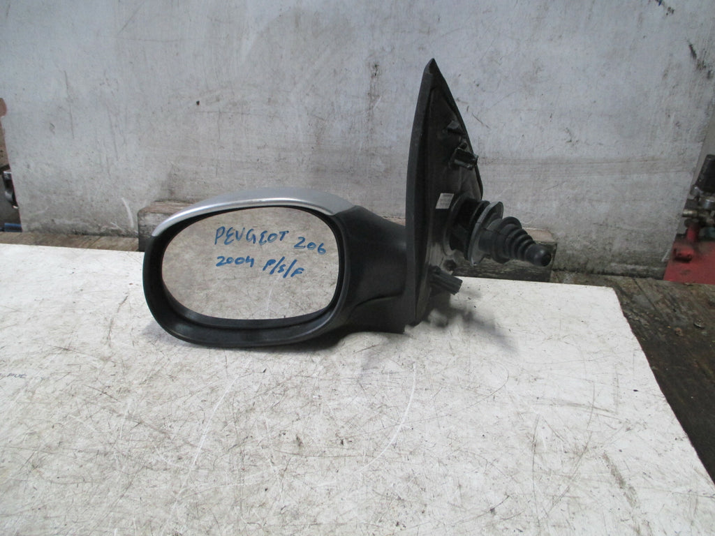 PEUGEOT 206 MK1 2004 NSF PASSENGER SIDE FRONT MANUAL WING MIRROR SILVER