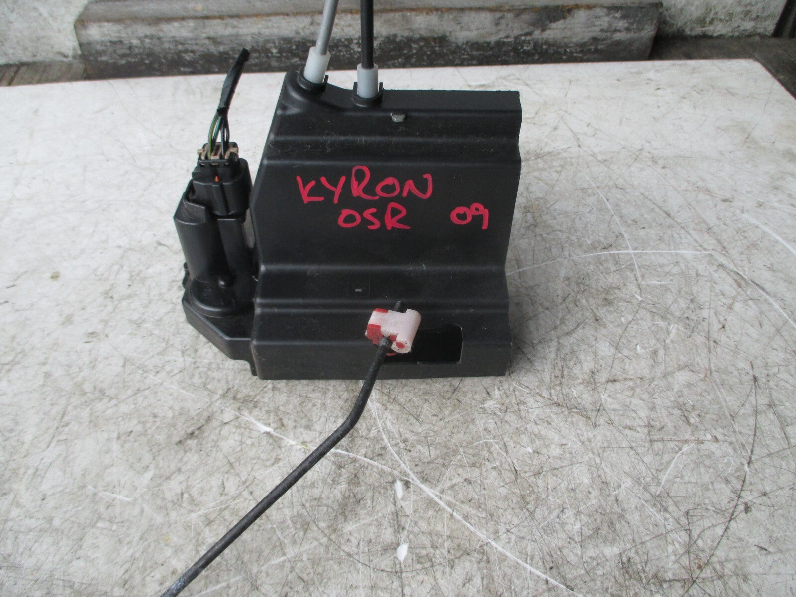 SSANGYONG KYRON 2009 2.0 DIESEL OSR DRIVER SIDE DOOR LOCK MECHANISMS