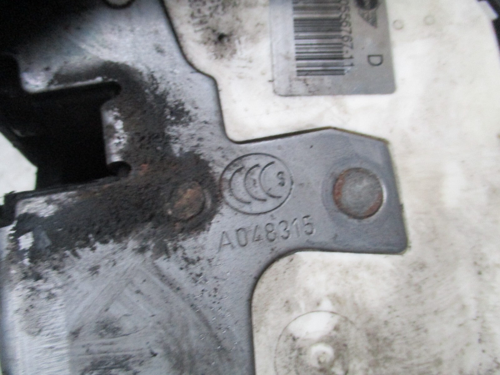 2010 MINI COOPER REAR DOOR LOCK MECHANISM A04831