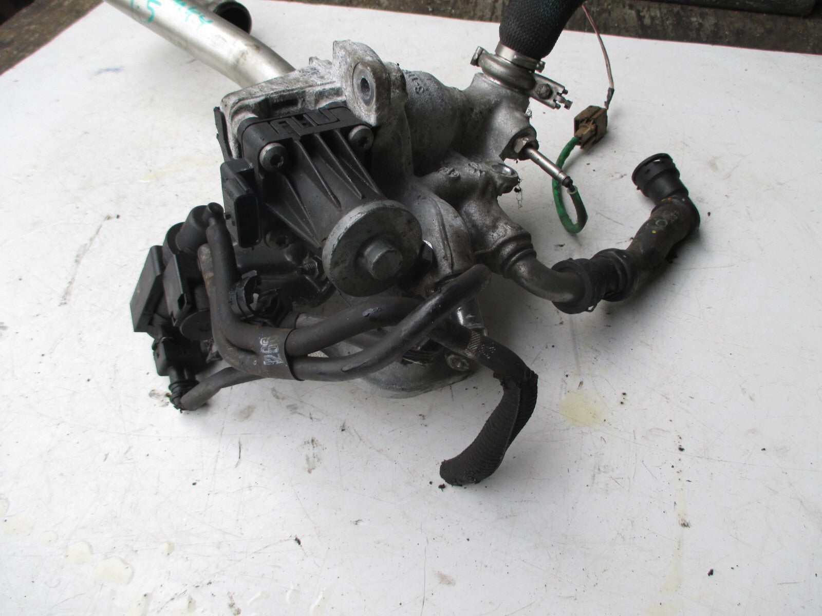 RENAULT CLIO MK4 2015 1.5 DIESEL GAS RECIRCULATION EGR VALVE HOUSING 147173974R