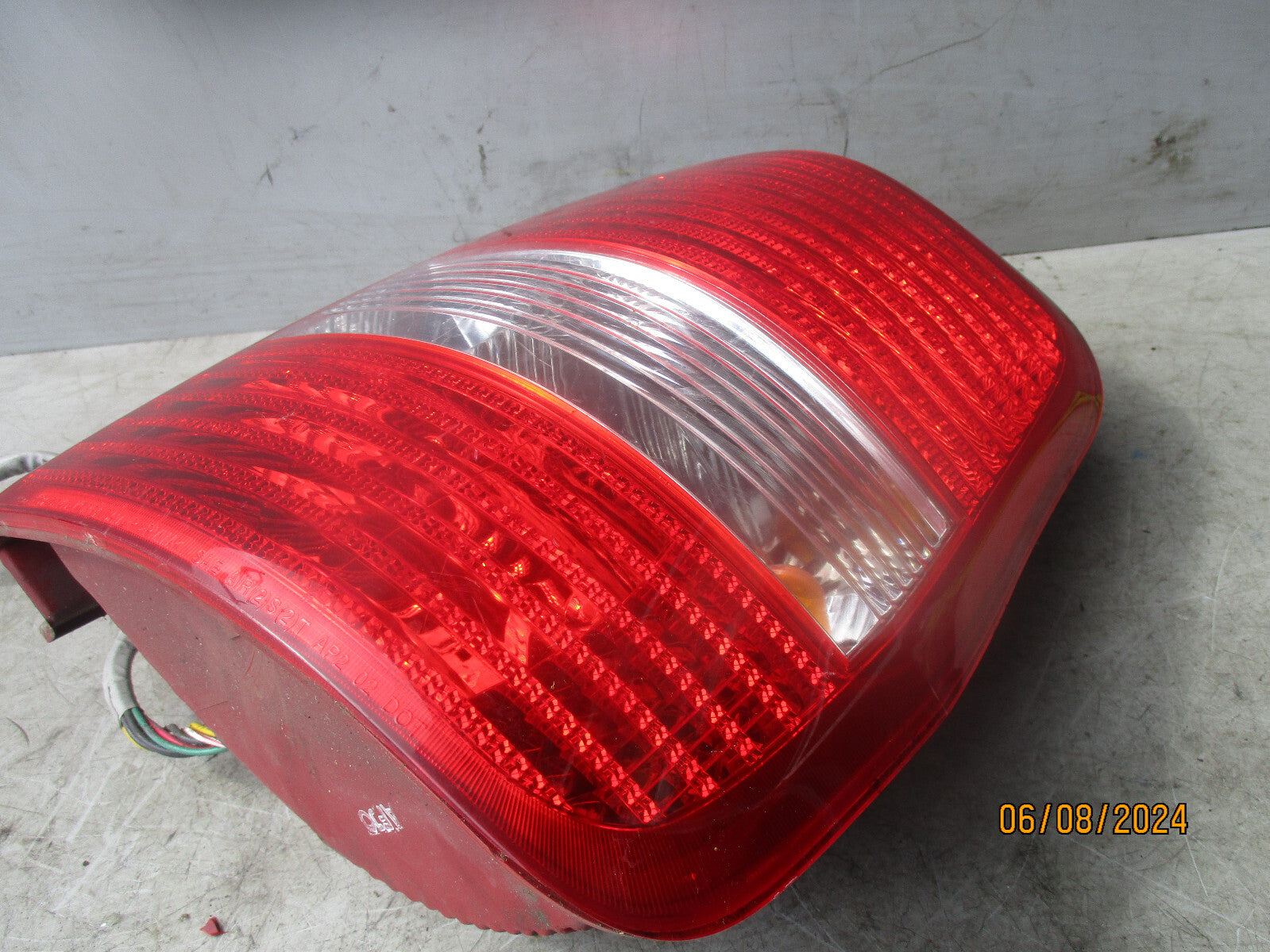 2006 KIA SEDONA MK1 OSF DRIVER SIDE REAR TAIL LIGHT