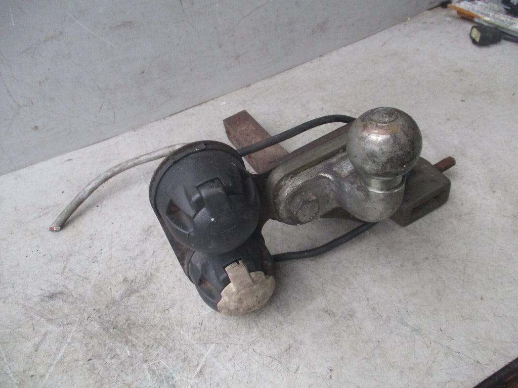 2004 CITROEN XSARA PICASSO REAR METAL TOW BAR WITH ELECTRICS