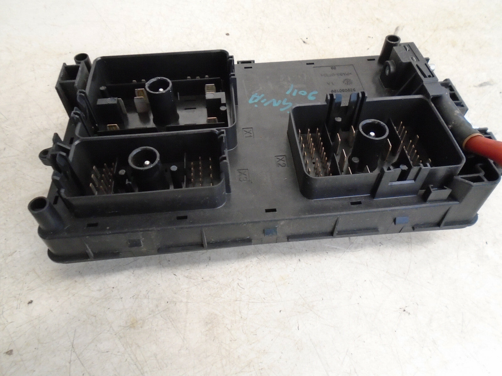 VAUXHALL INSIGNIA MK1 2011 2.0 CDTI UNDER BONNET FUSE BOX RELAY 13275881
