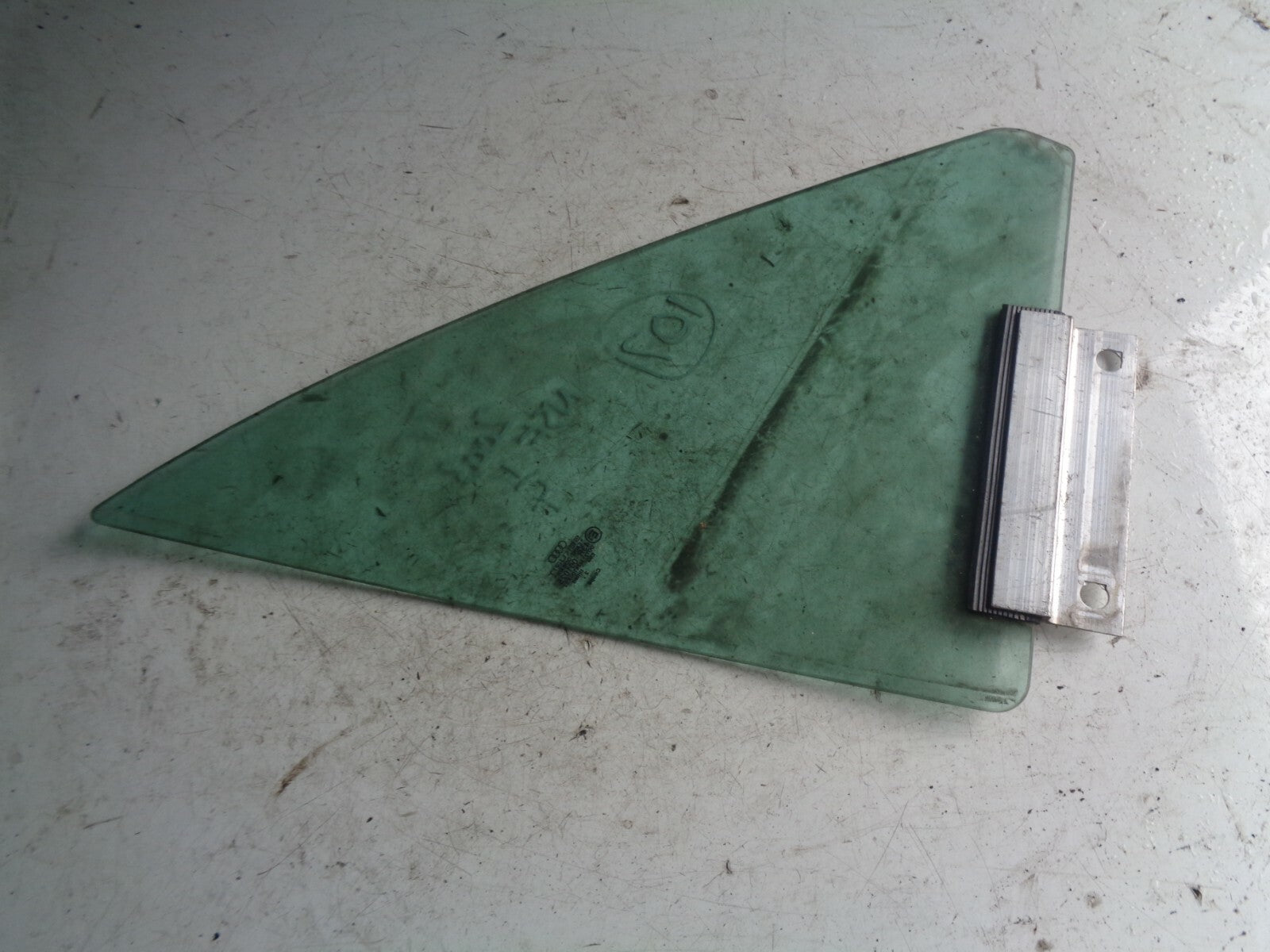 AUDI TT 8N 2003 NSF PASSENGER SIDE FRONT QUARTER 1/4 WINDOW GLASS