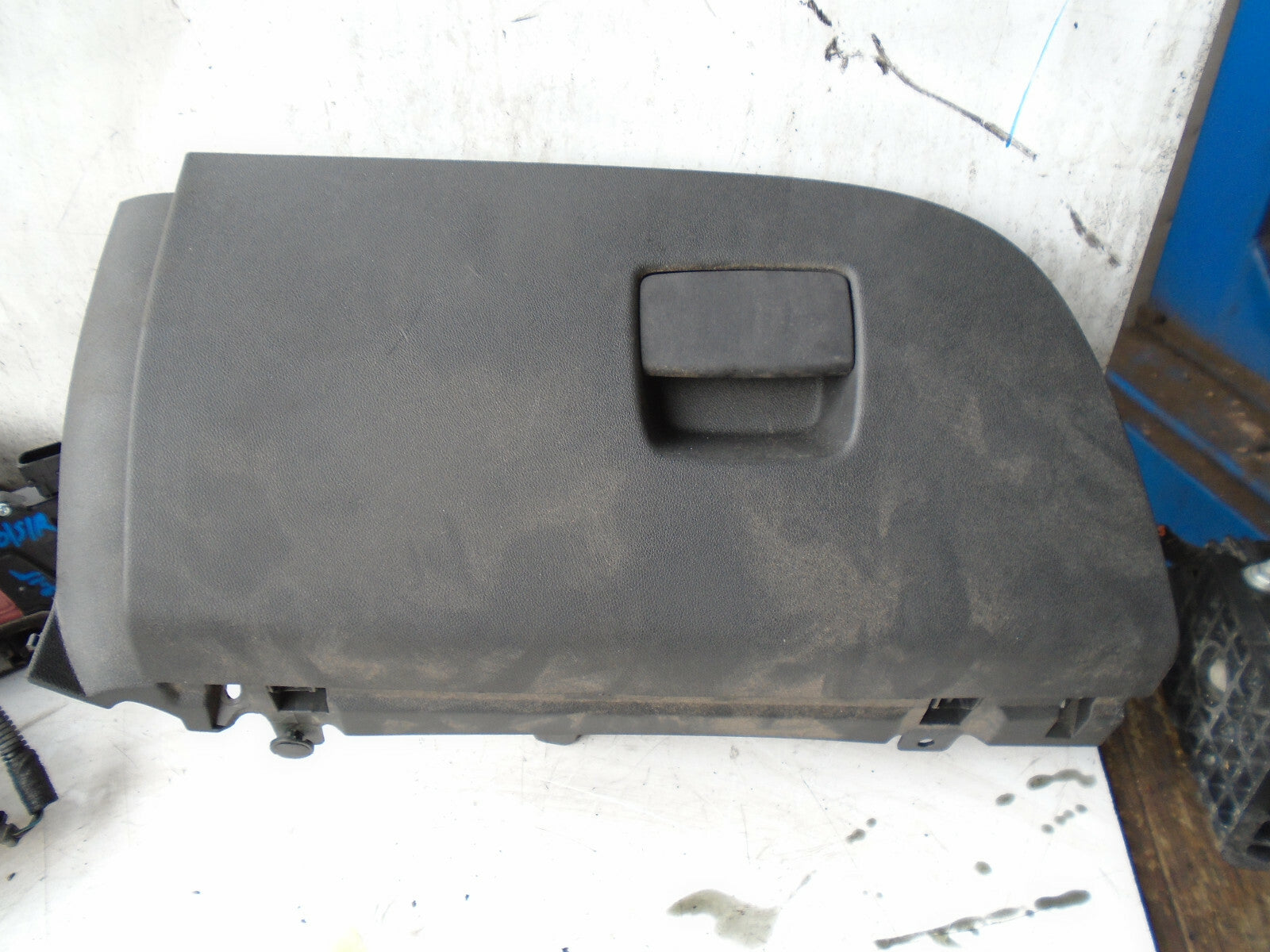 VAUXHALL CORSA E 2015 NS PASSENGER SIDE GLOVE BOX STORAGE COMPARTMENT 13382336