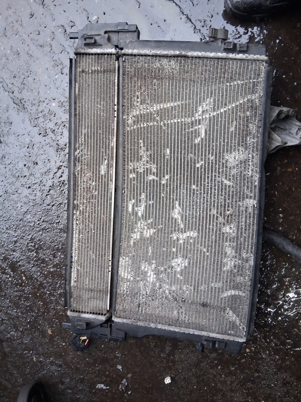 2009 MERCEDES BENZ C CLASS W204 RADIATOR PACK A0995002703